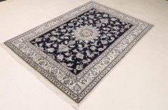 Ręcznie tkany dywan Nain z Iranu 150x215cm granatowy okazja
