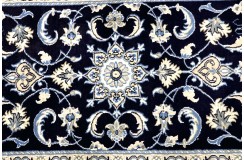 Ręcznie tkany dywan Nain z Iranu 70x140cm granatowy
