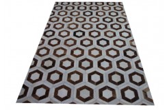 Niezwykły dywan z prostokątnych kawałków naturalnej, niefarbowanej skóry  bydlęcej 150x220cm patchwork