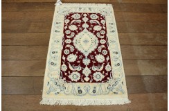 Ręcznie tkany dywan Nain 9la Habibian z Iranu 60x90cm czerwony
