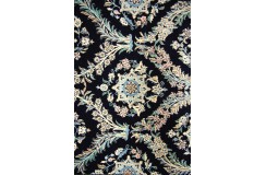 Ręcznie tkany dywan Nain 6la Habibian z Iranu 95x145cm granatowy