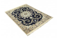 Ręcznie tkany dywan Nain 6la Habibian z Iranu 83x114cm granatowy
