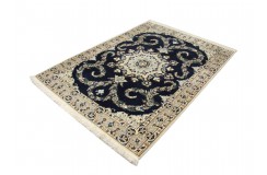 Ręcznie tkany dywan Nain 6la Habibian z Iranu 83x114cm granatowy